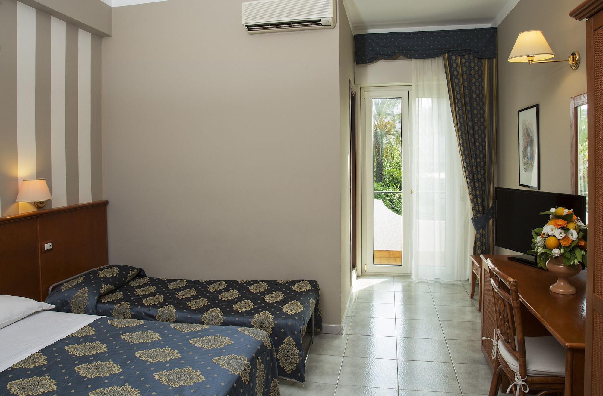 Hotel Redebora Torregrotta Exterior photo