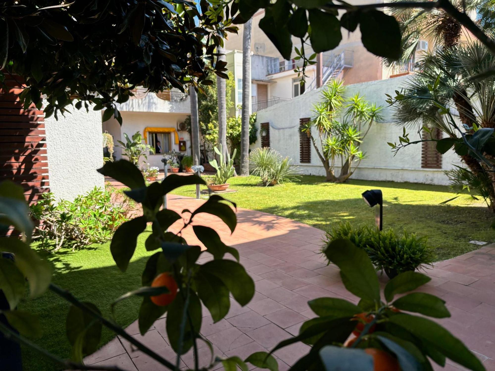 Hotel Redebora Torregrotta Exterior photo